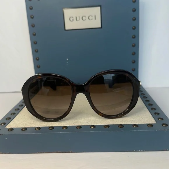 GUCCI Brown Gradient Oval Sunglasses
GG0368S 002 55 Gucci | Accessories | Gucci Brown Gradient Oval  main image 2